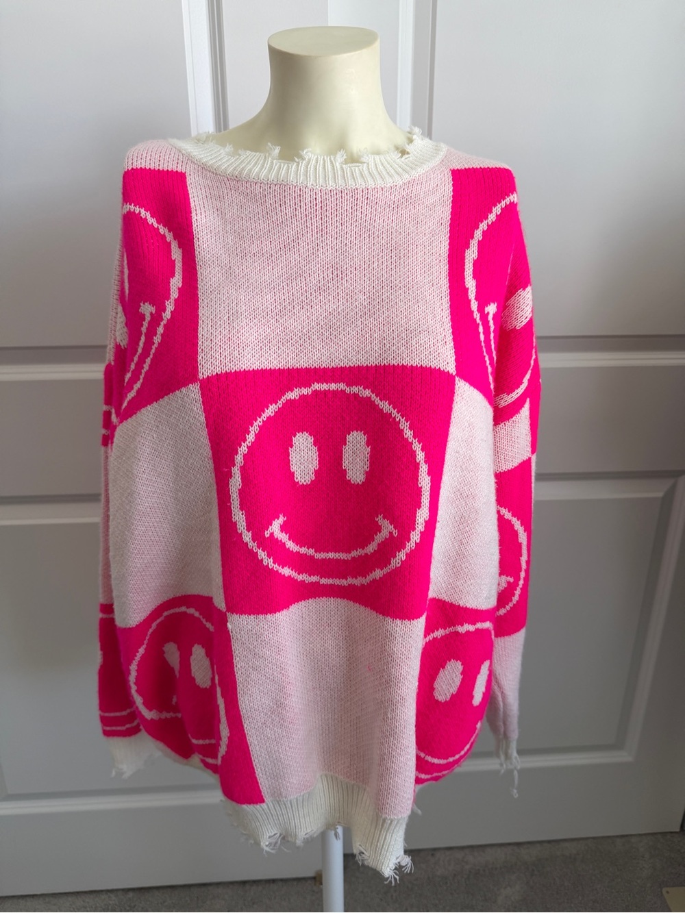 Altar'd State Pink White Checkerboard Smiley Face Distressed Sweater XS‎